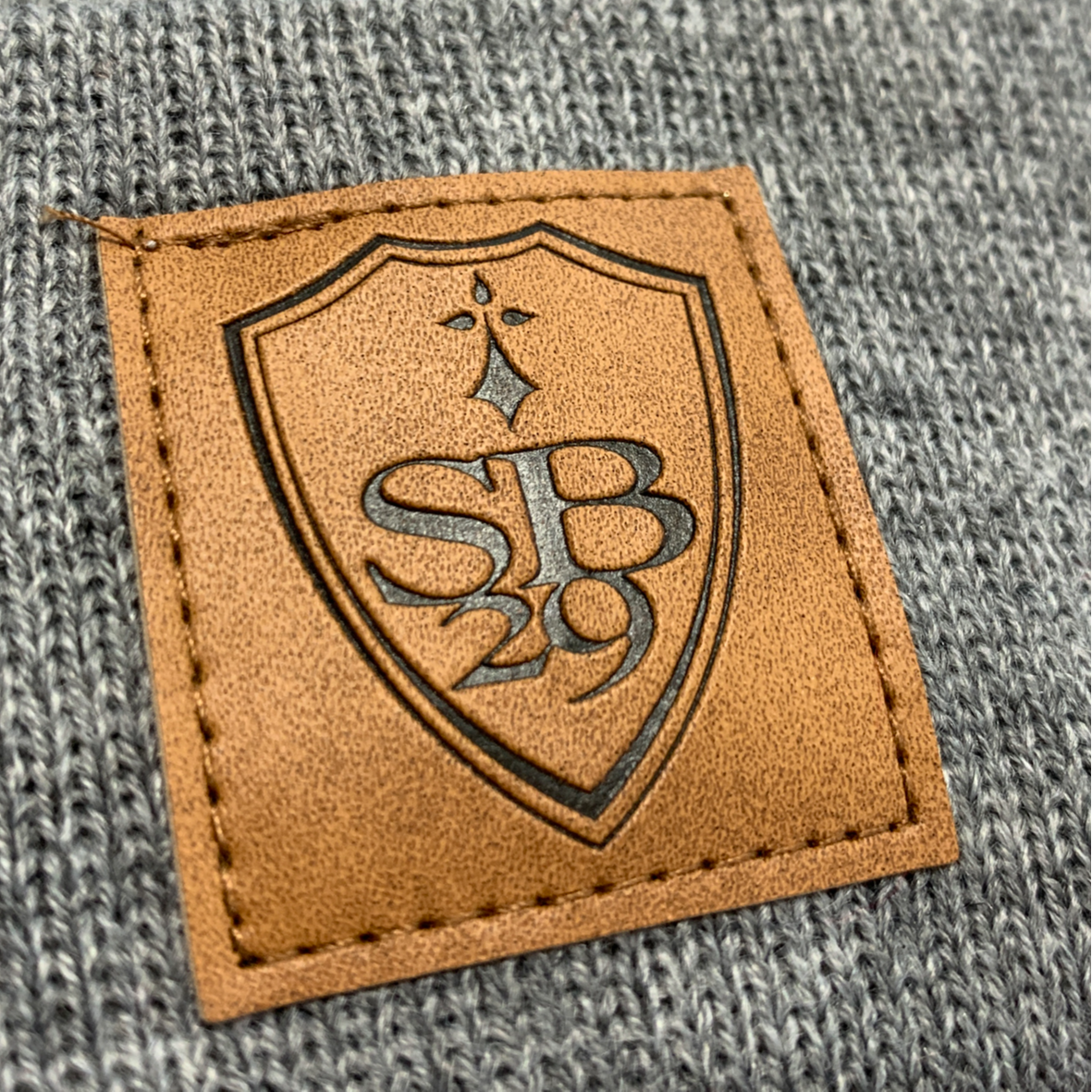 Bonnet gris blason SB29